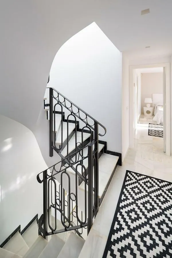 Family Villa Altos Reales Marbella