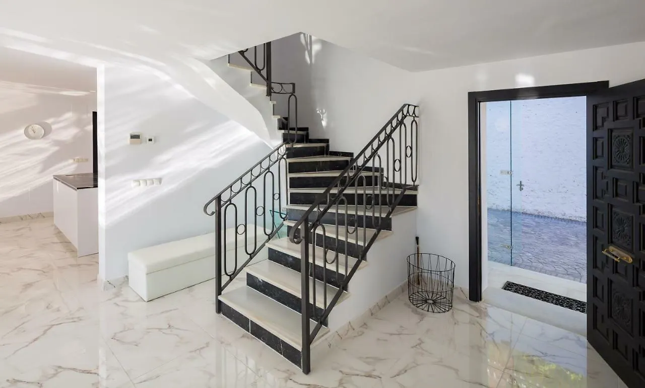 Family Villa Altos Reales Marbella