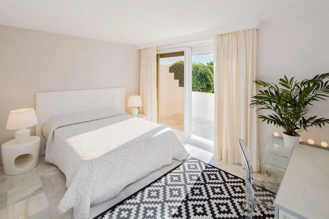 Family Villa Altos Reales Marbella