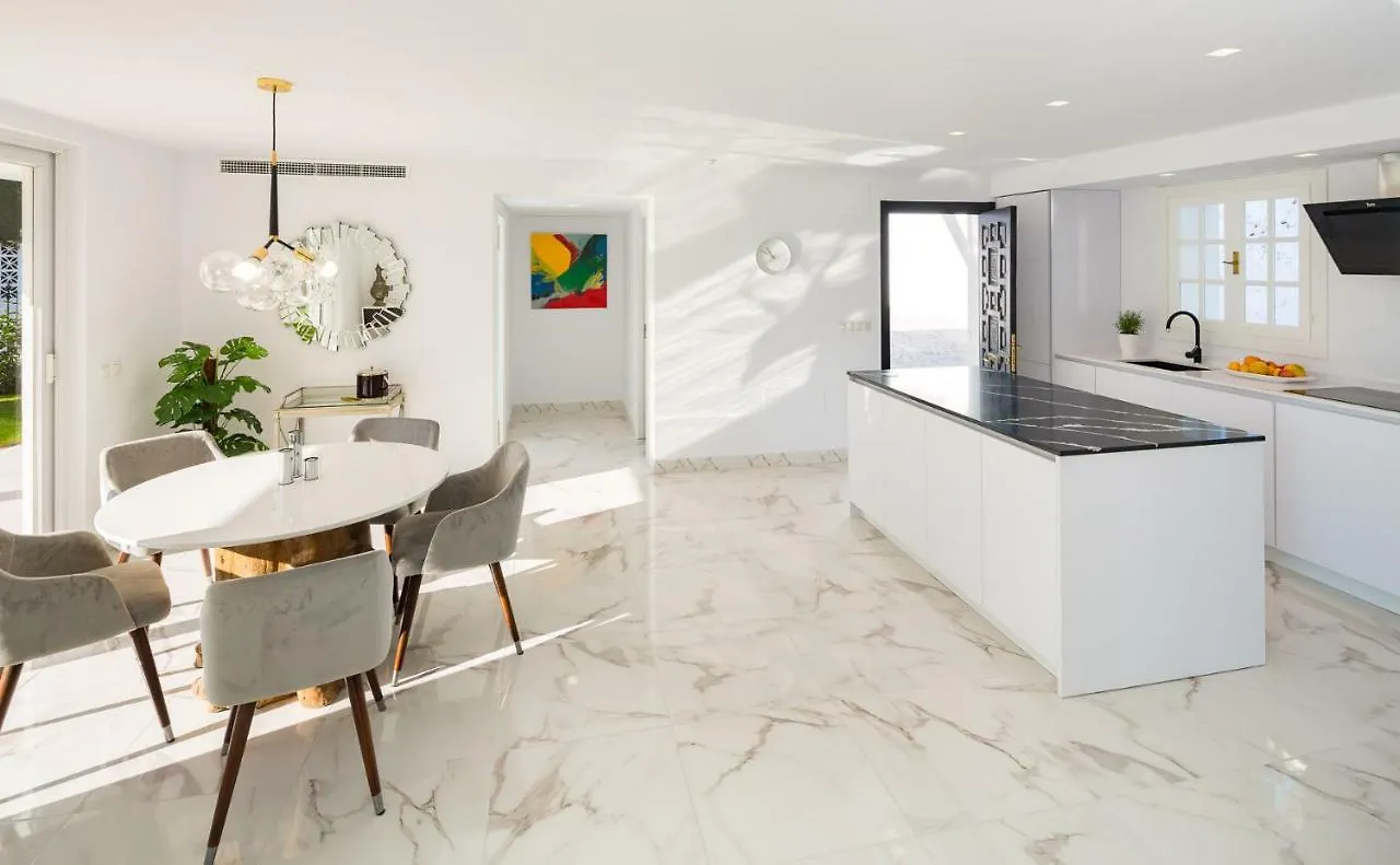 Family Villa Altos Reales Marbella