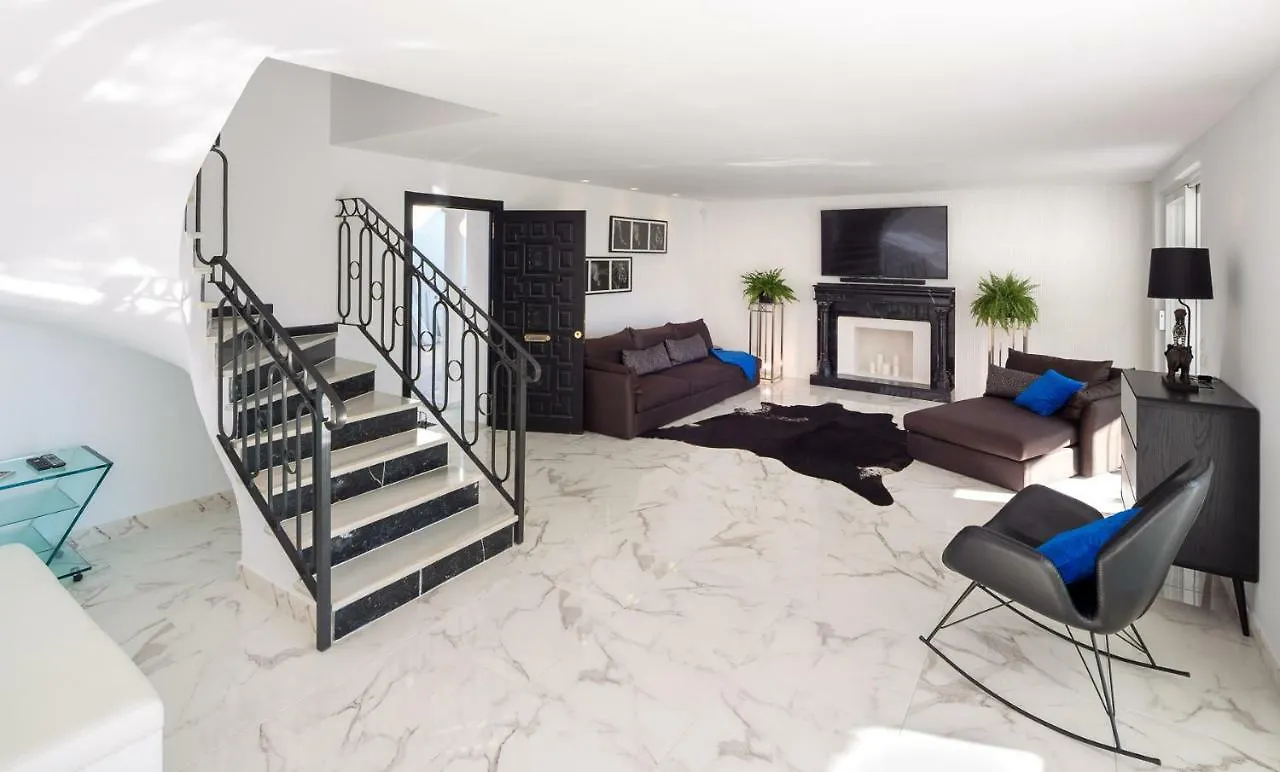 Family Villa Altos Reales Марбелья