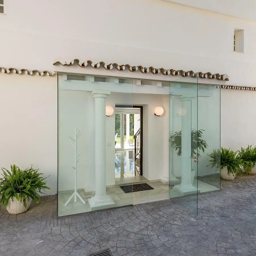 Family Villa Altos Reales Marbella
