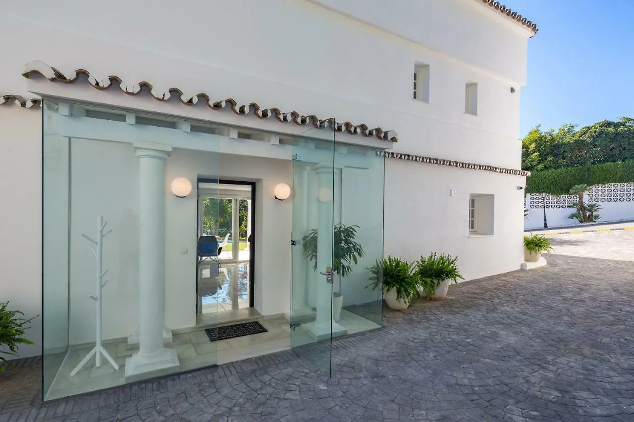 Family Villa Altos Reales Марбелья